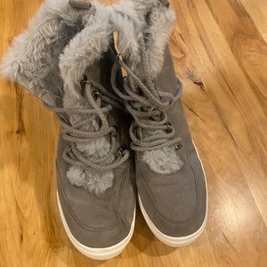 Steve Madden wedge tennis shoes with fur